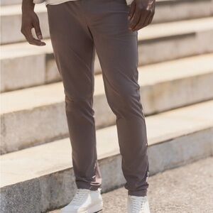 Vuori Chestnut Meta Pants - 32” waist, 30” inseam - short